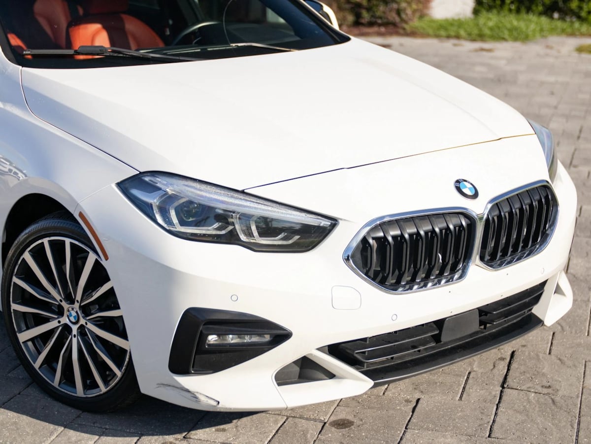 BMW 2 Series photo 2