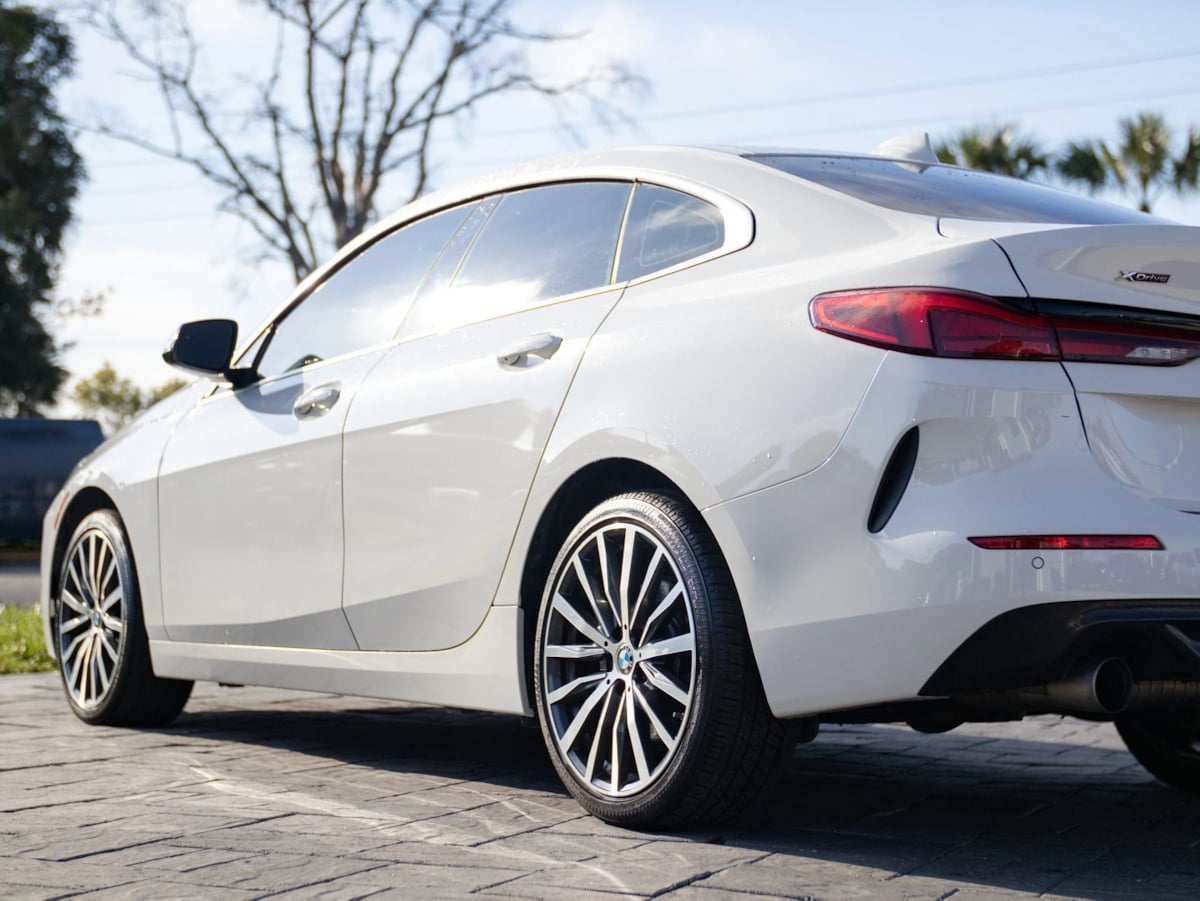 BMW 2 Series photo 8