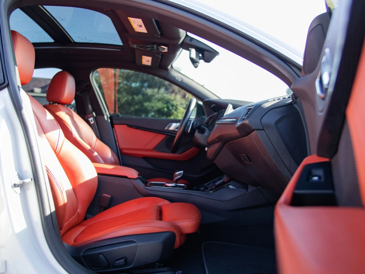 BMW 2 Series photo 21