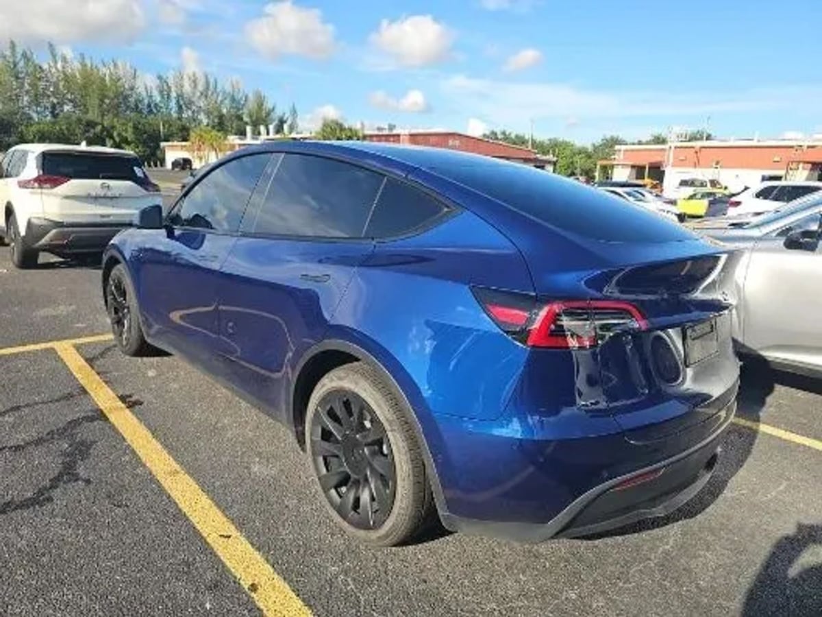 Tesla Model Y photo 4