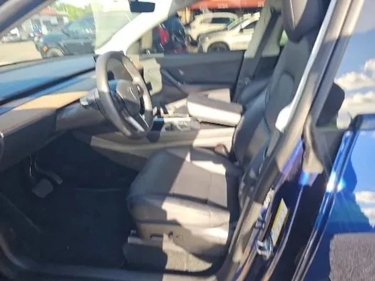 Tesla Model Y photo 5