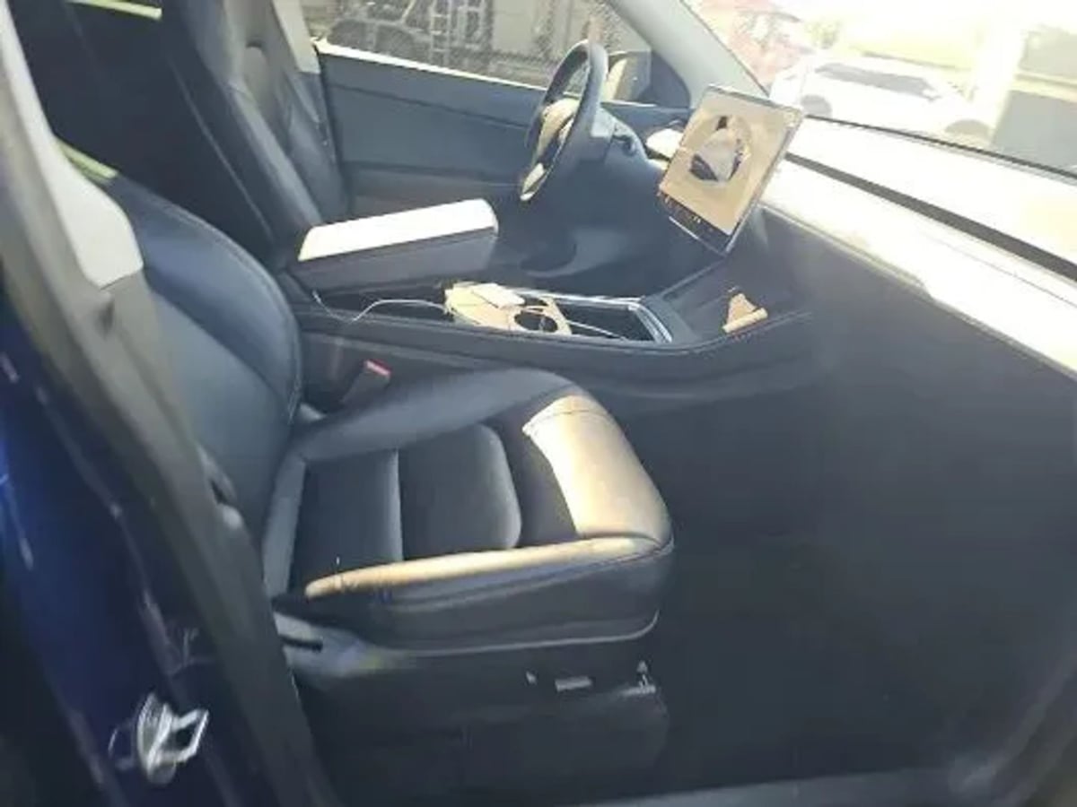 Tesla Model Y photo 6