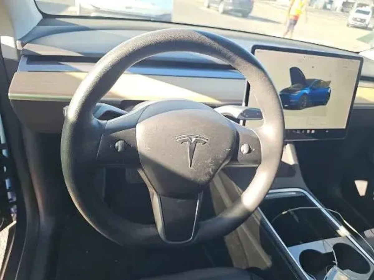 Tesla Model Y photo 7