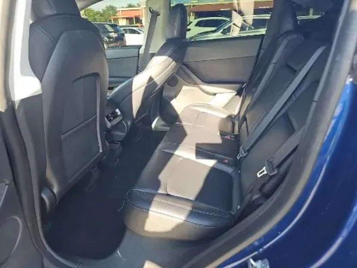 Tesla Model Y photo 9
