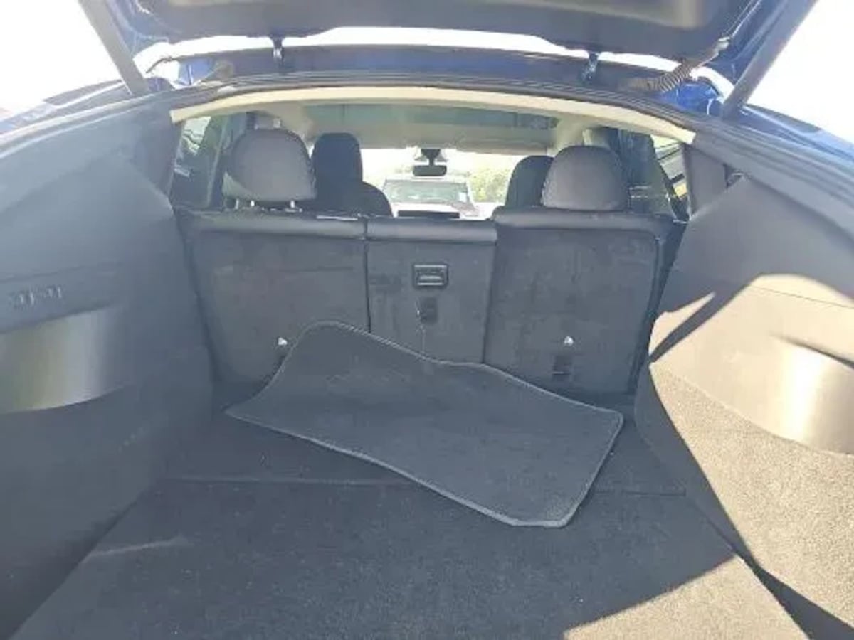 Tesla Model Y photo 10
