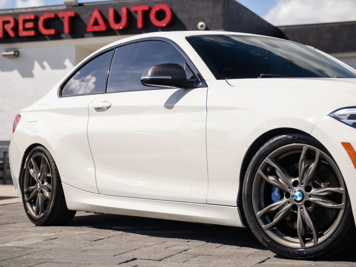BMW 2 Series photo 2