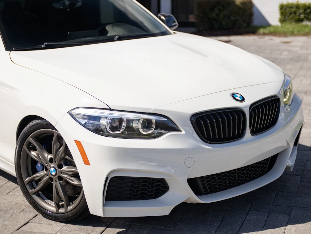 BMW 2 Series photo 3