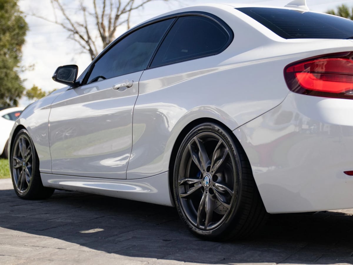 BMW 2 Series photo 8
