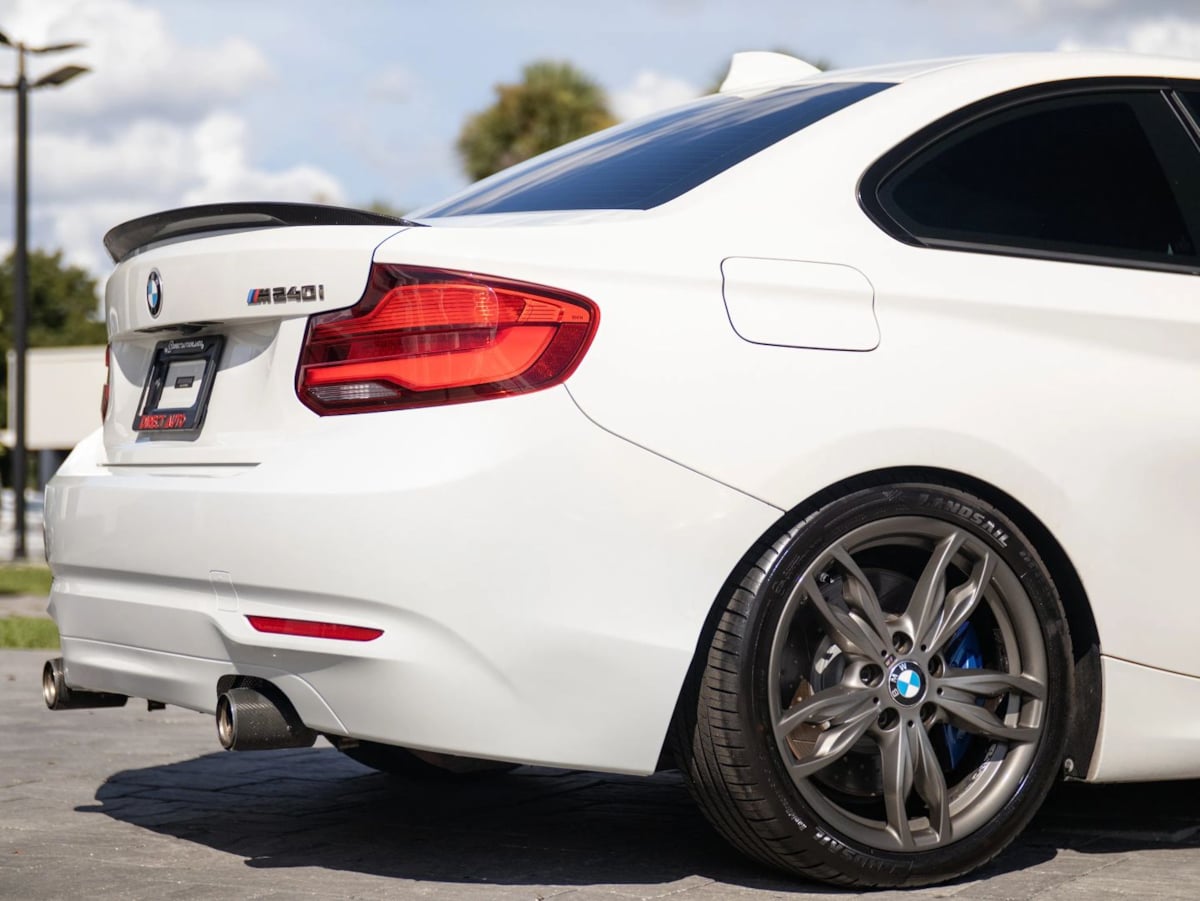 BMW 2 Series photo 12