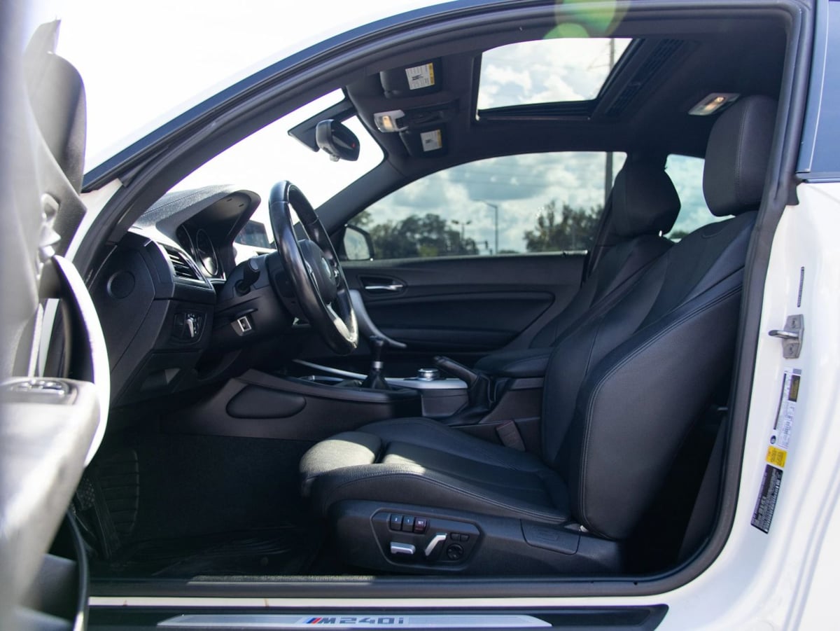 BMW 2 Series photo 17