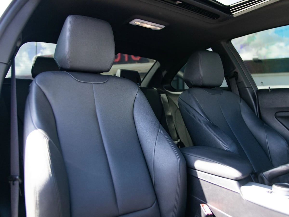 BMW 2 Series photo 22