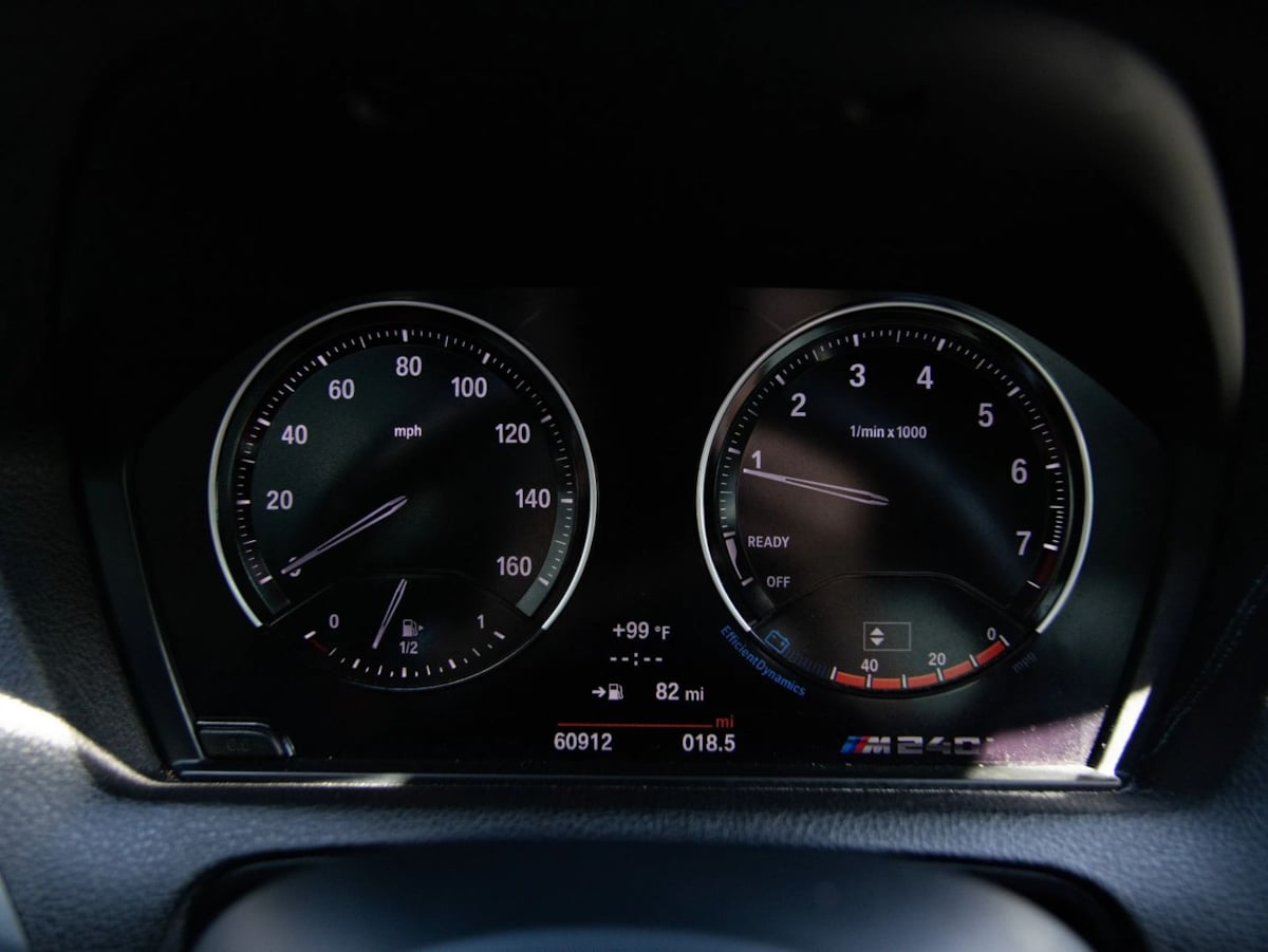 BMW 2 Series photo 30