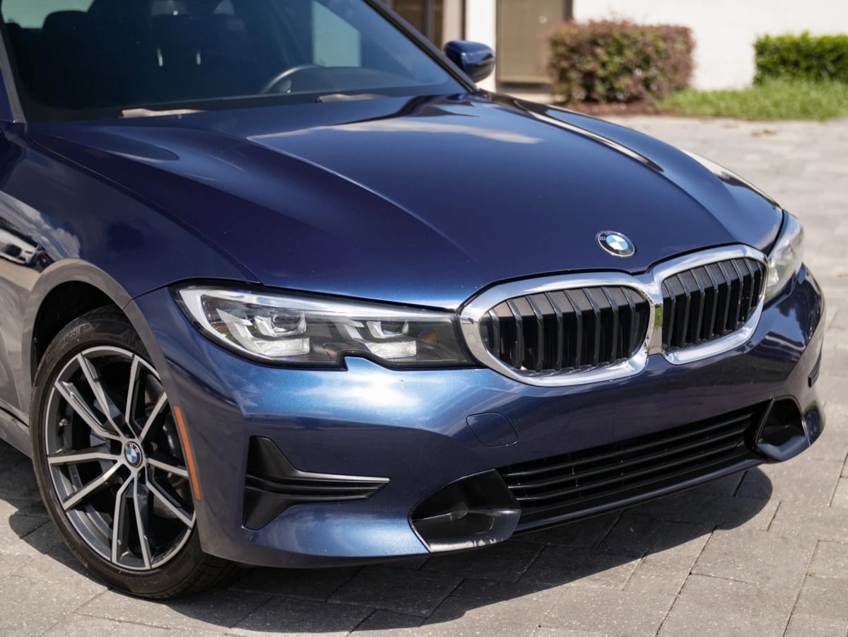 BMW 3 Series photo 3