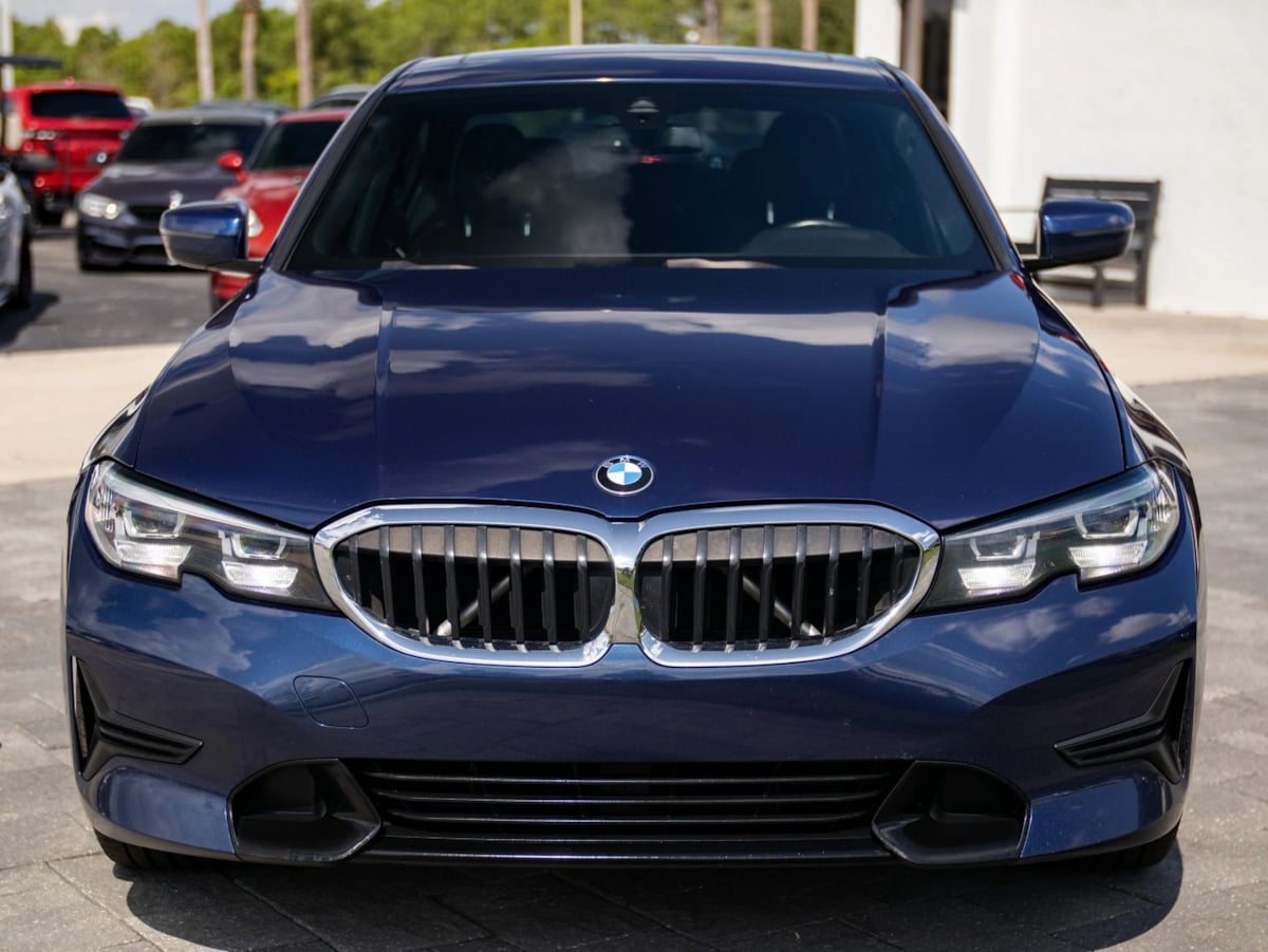 BMW 3 Series photo 4