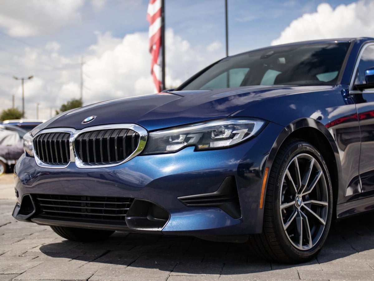 BMW 3 Series photo 5