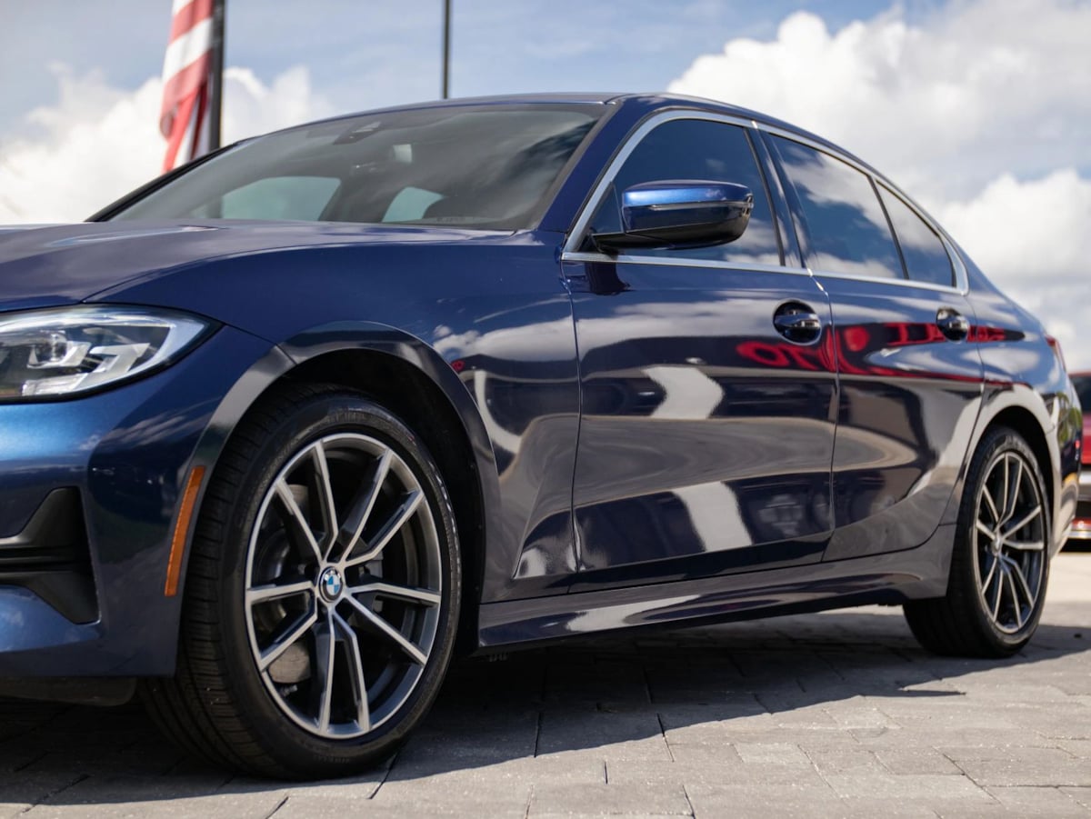 BMW 3 Series photo 7