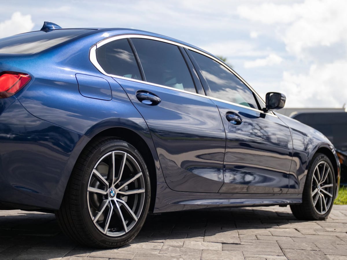 BMW 3 Series photo 16