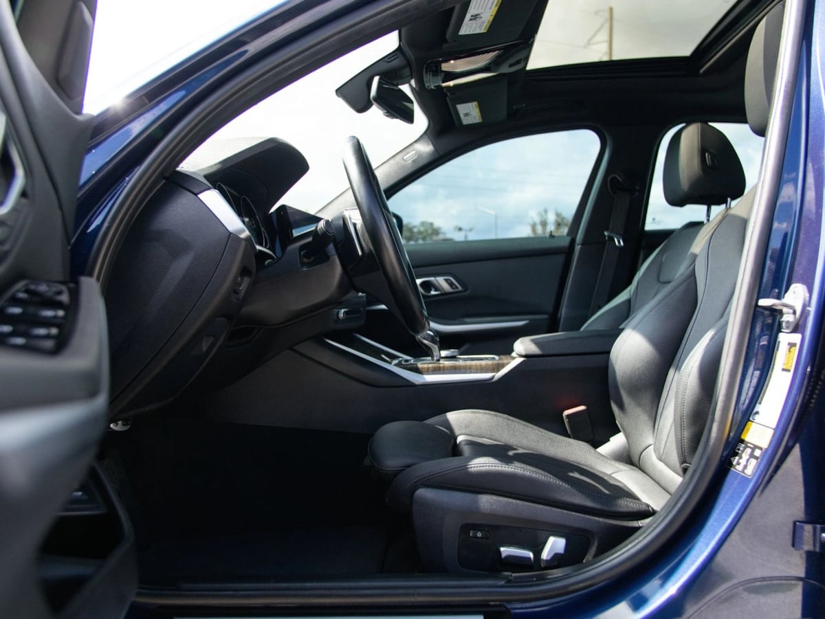 BMW 3 Series photo 19