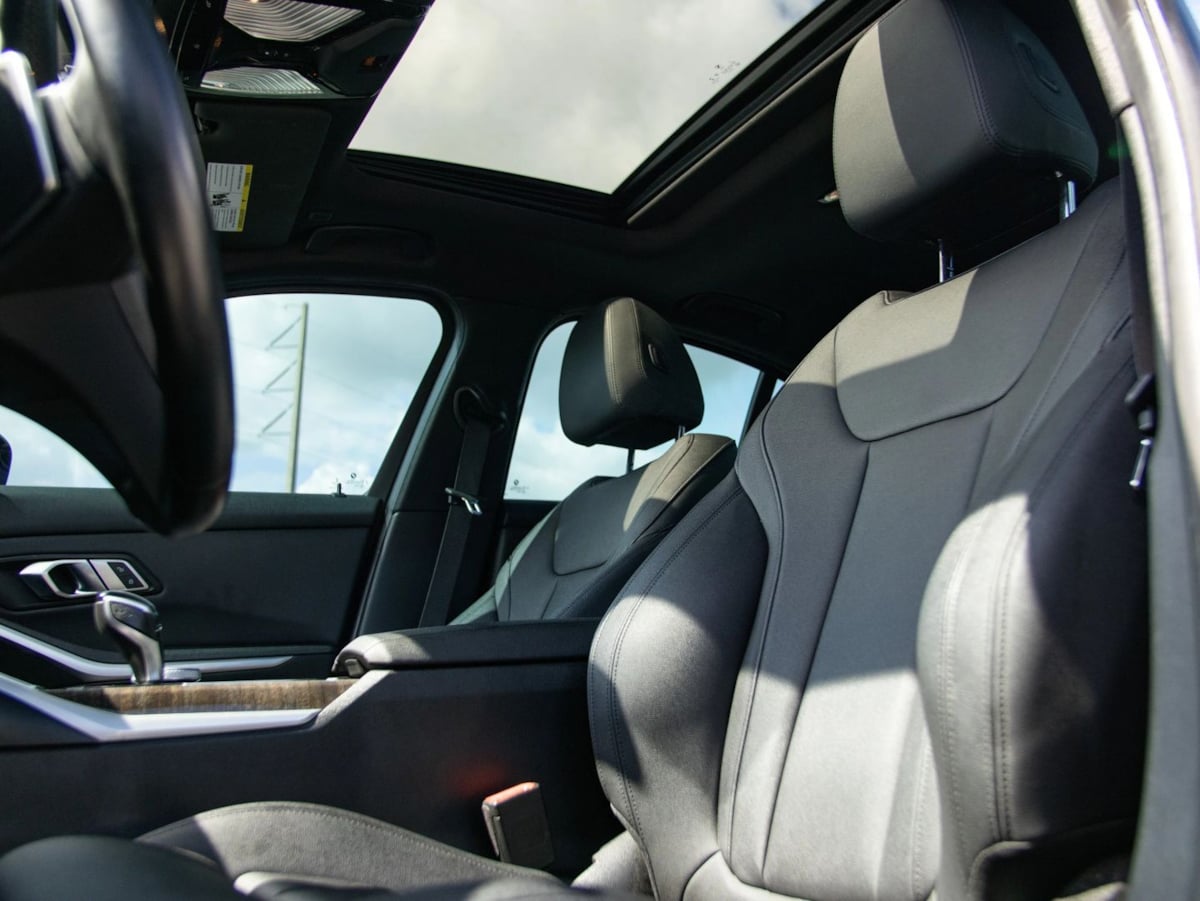 BMW 3 Series photo 21