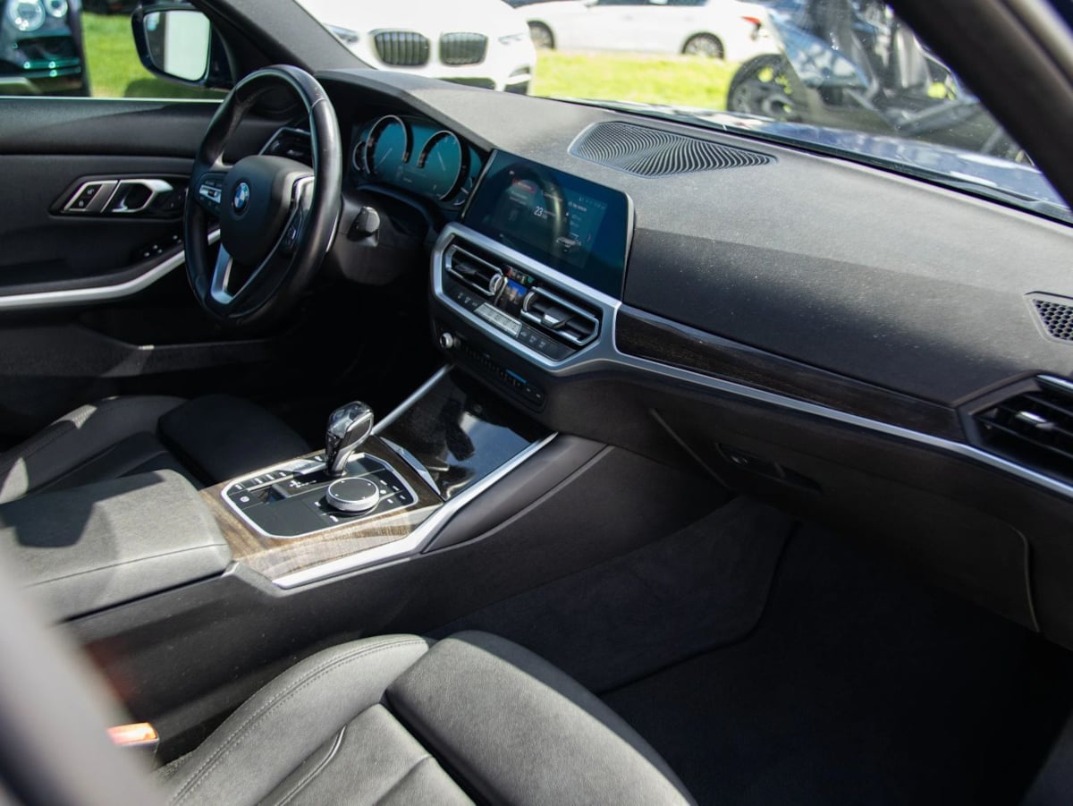 BMW 3 Series photo 24