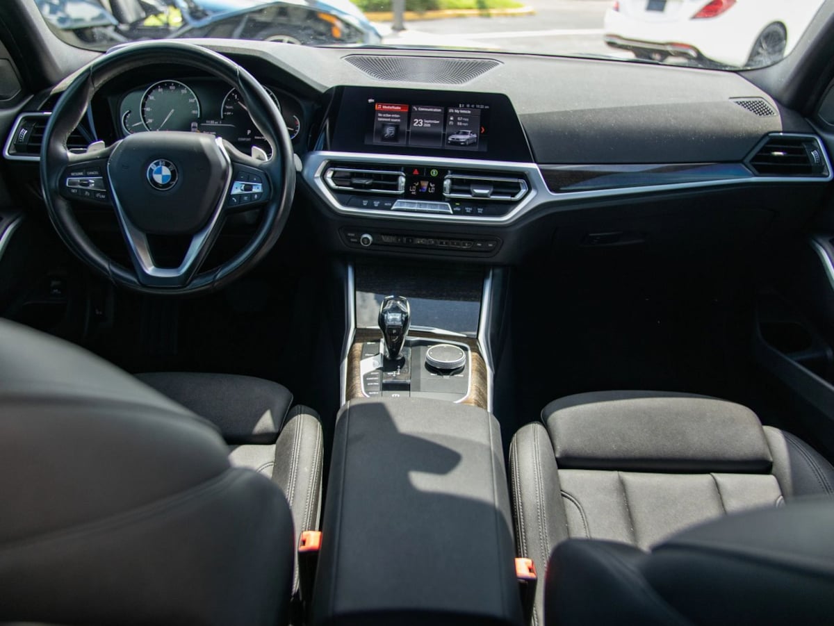 BMW 3 Series photo 29