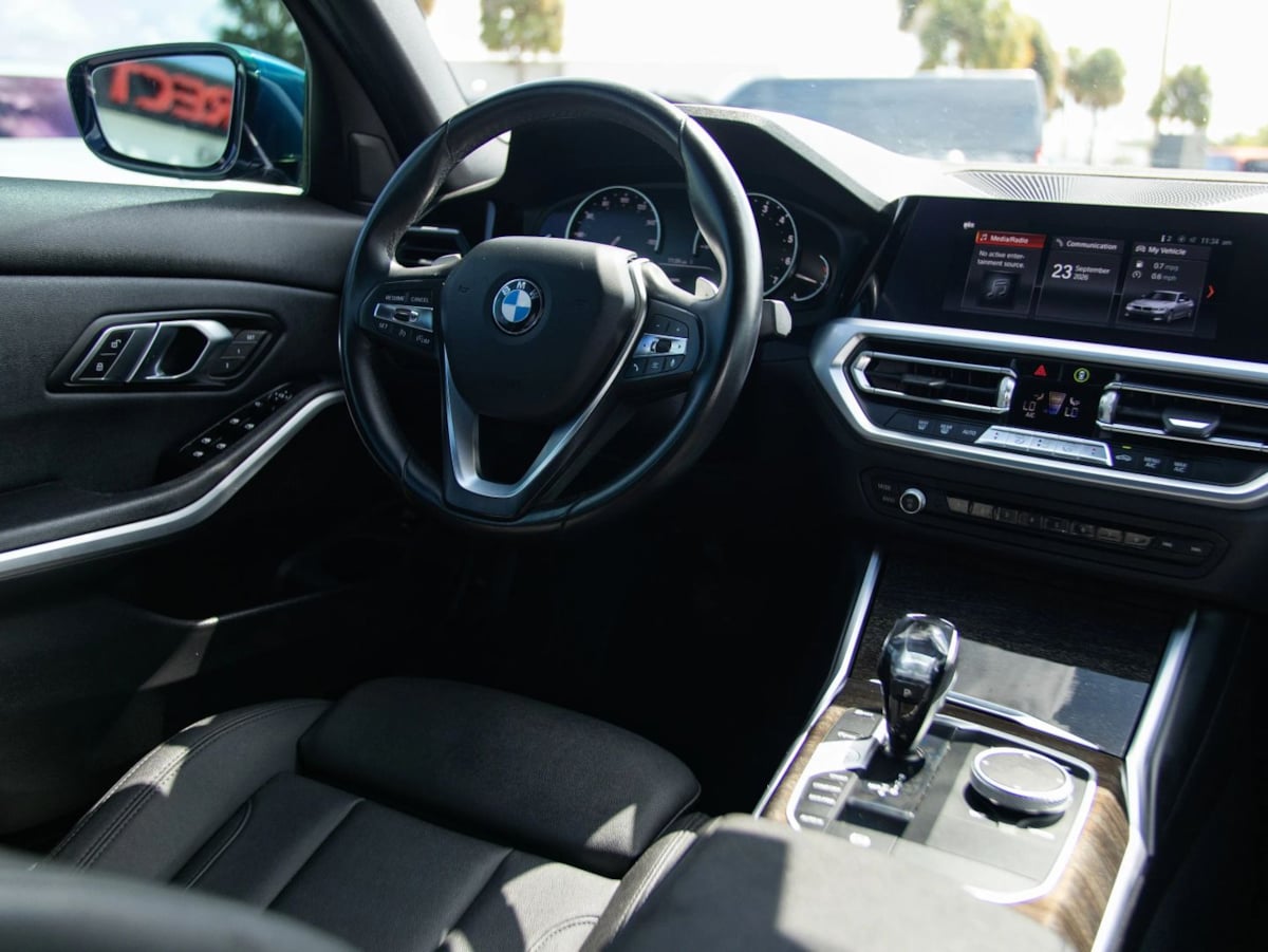 BMW 3 Series photo 30