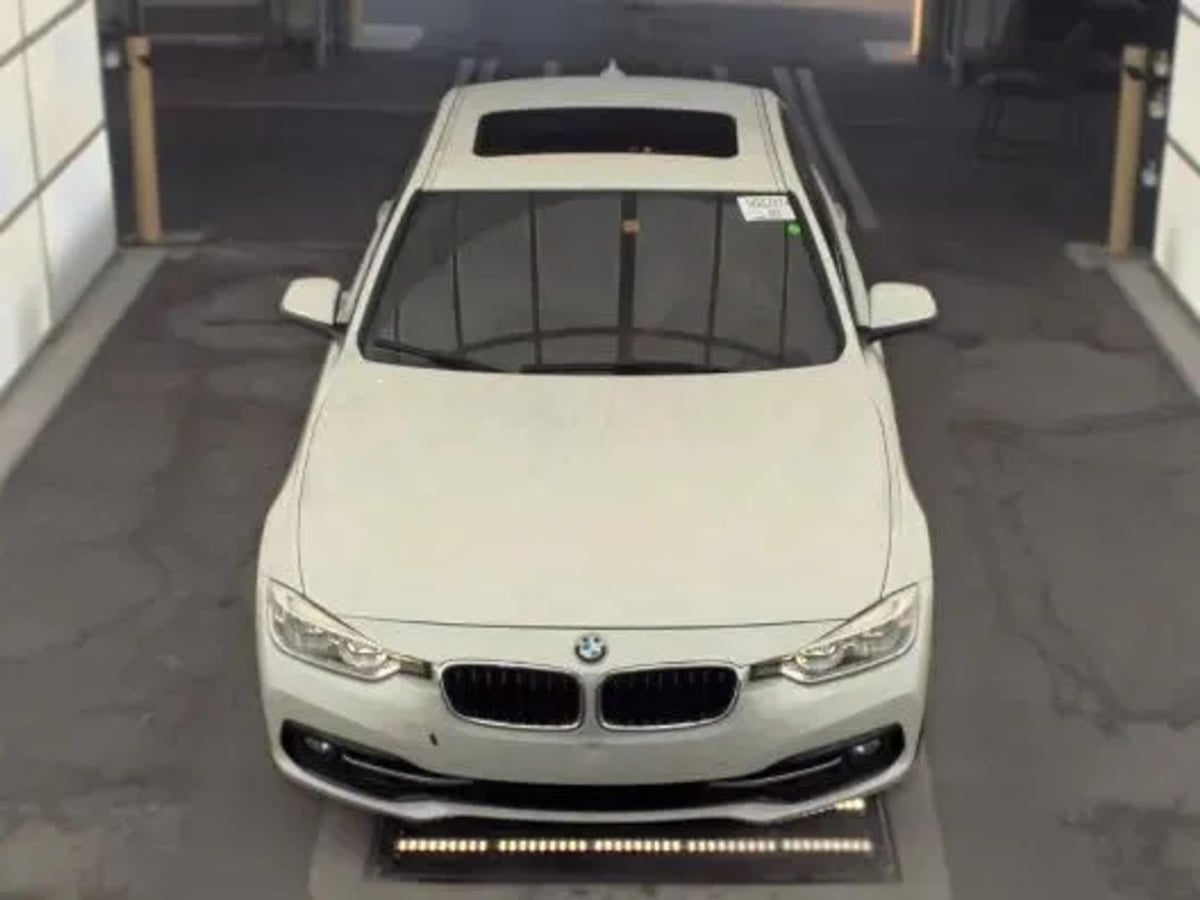 BMW 3 Series photo 2
