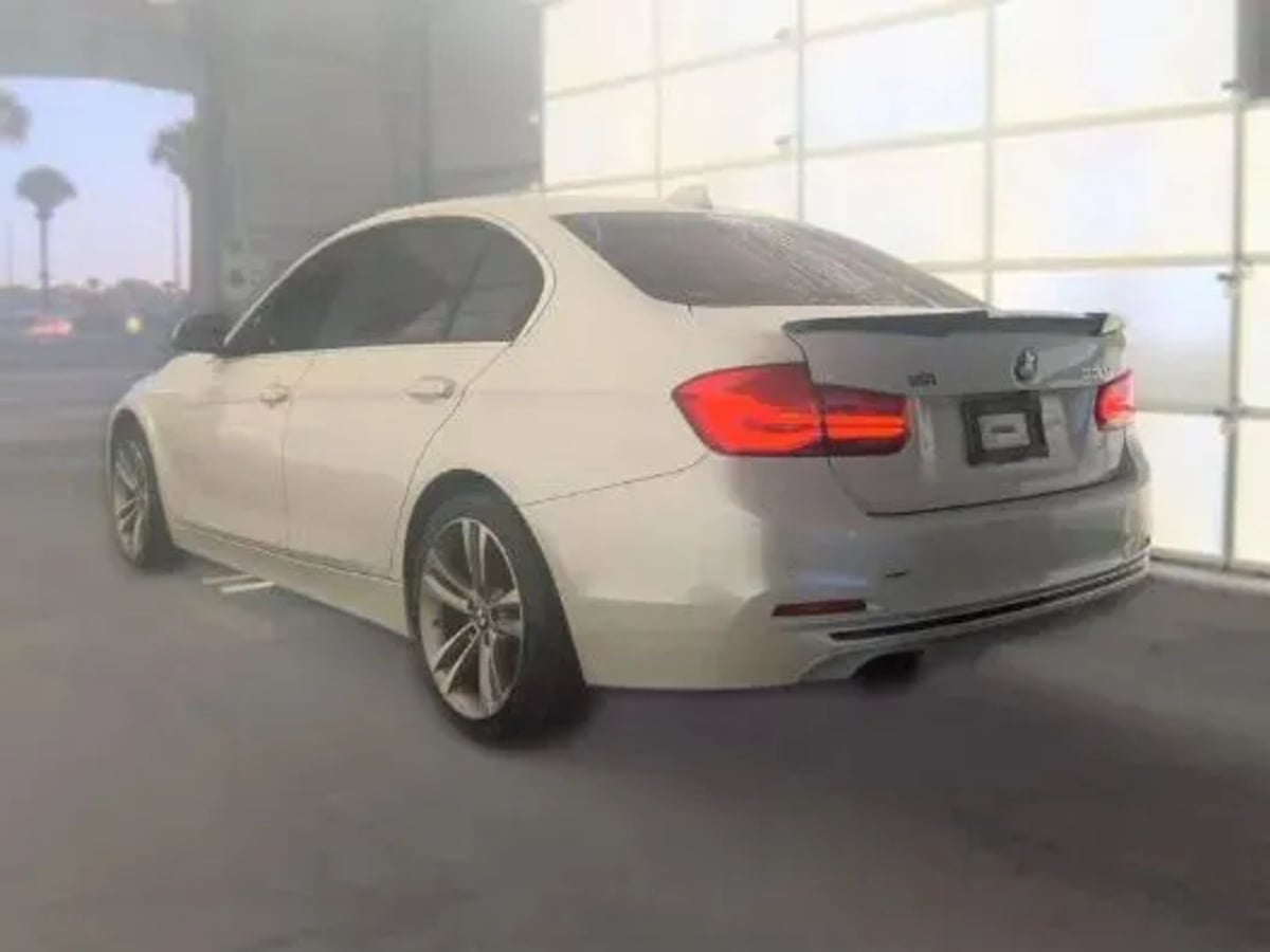 BMW 3 Series photo 4