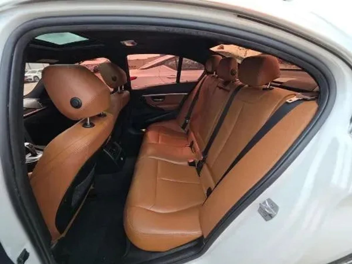 BMW 3 Series photo 7