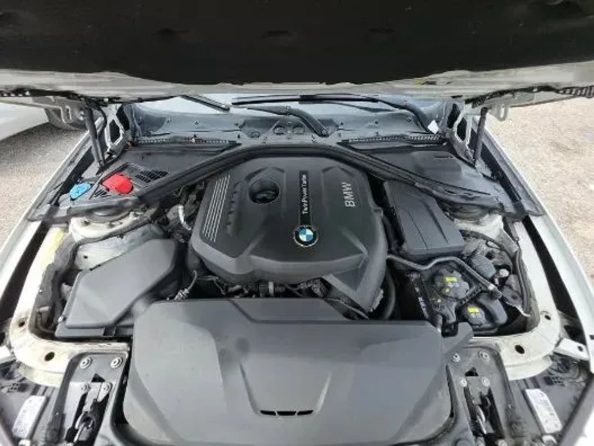 BMW 3 Series photo 8