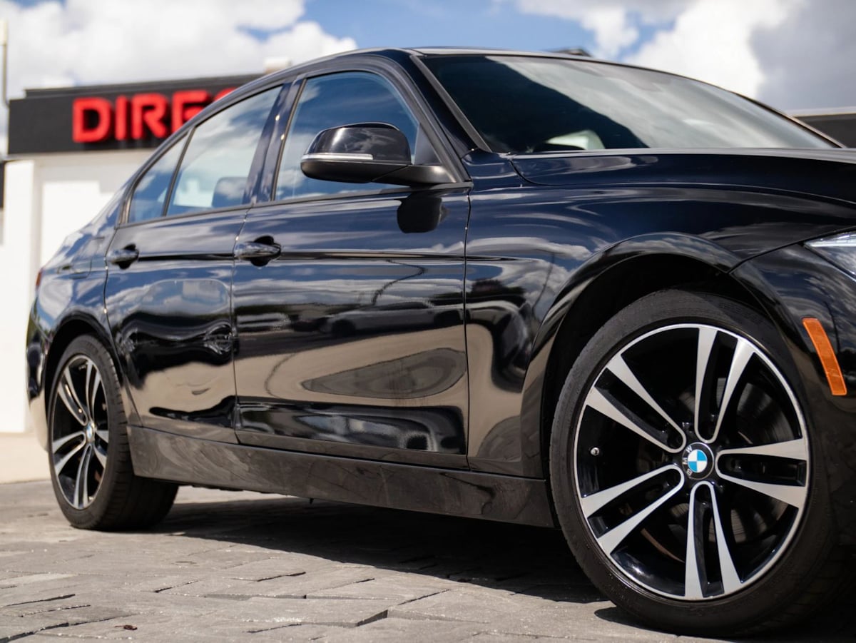 BMW 3 Series photo 3