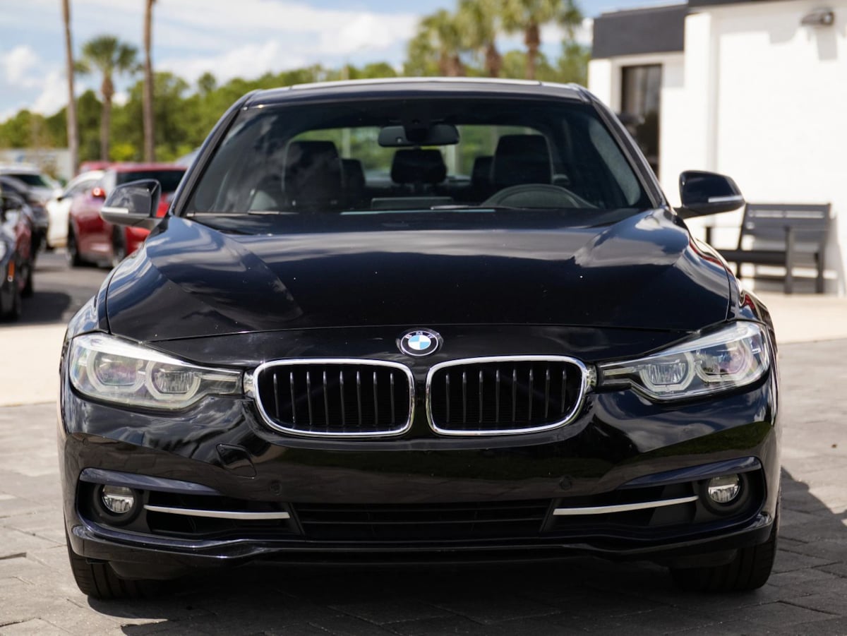 BMW 3 Series photo 4