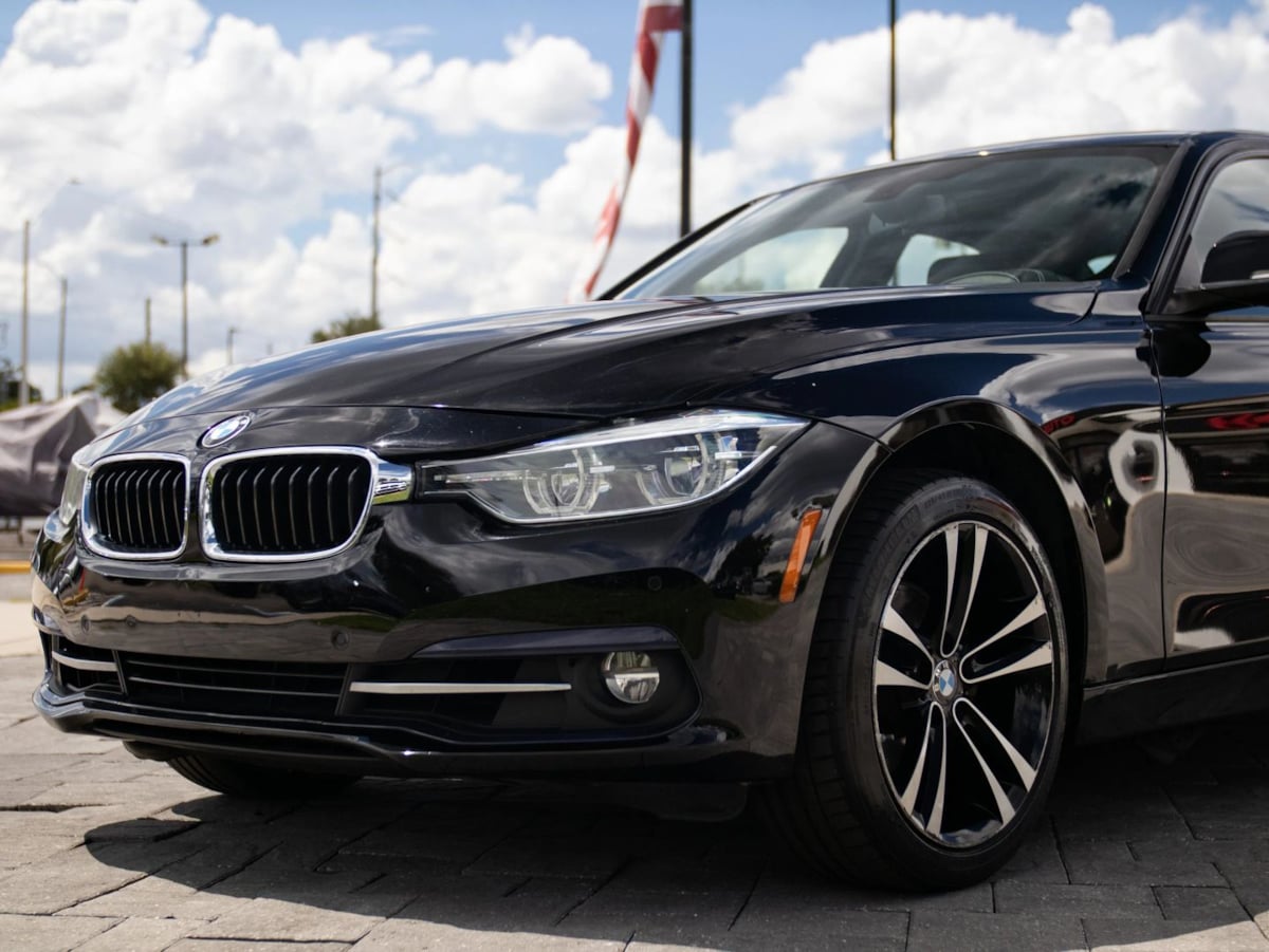 BMW 3 Series photo 5