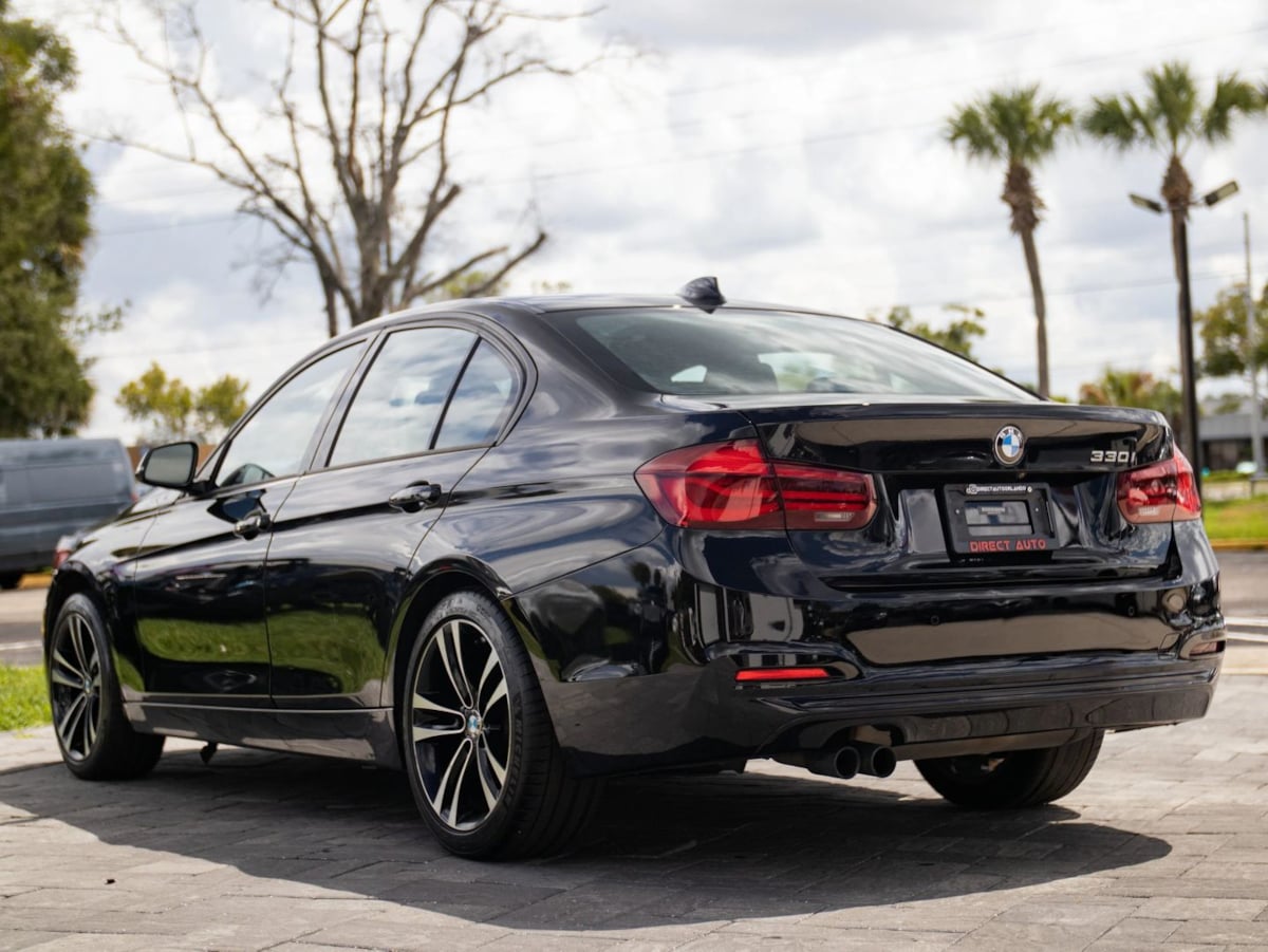 BMW 3 Series photo 8