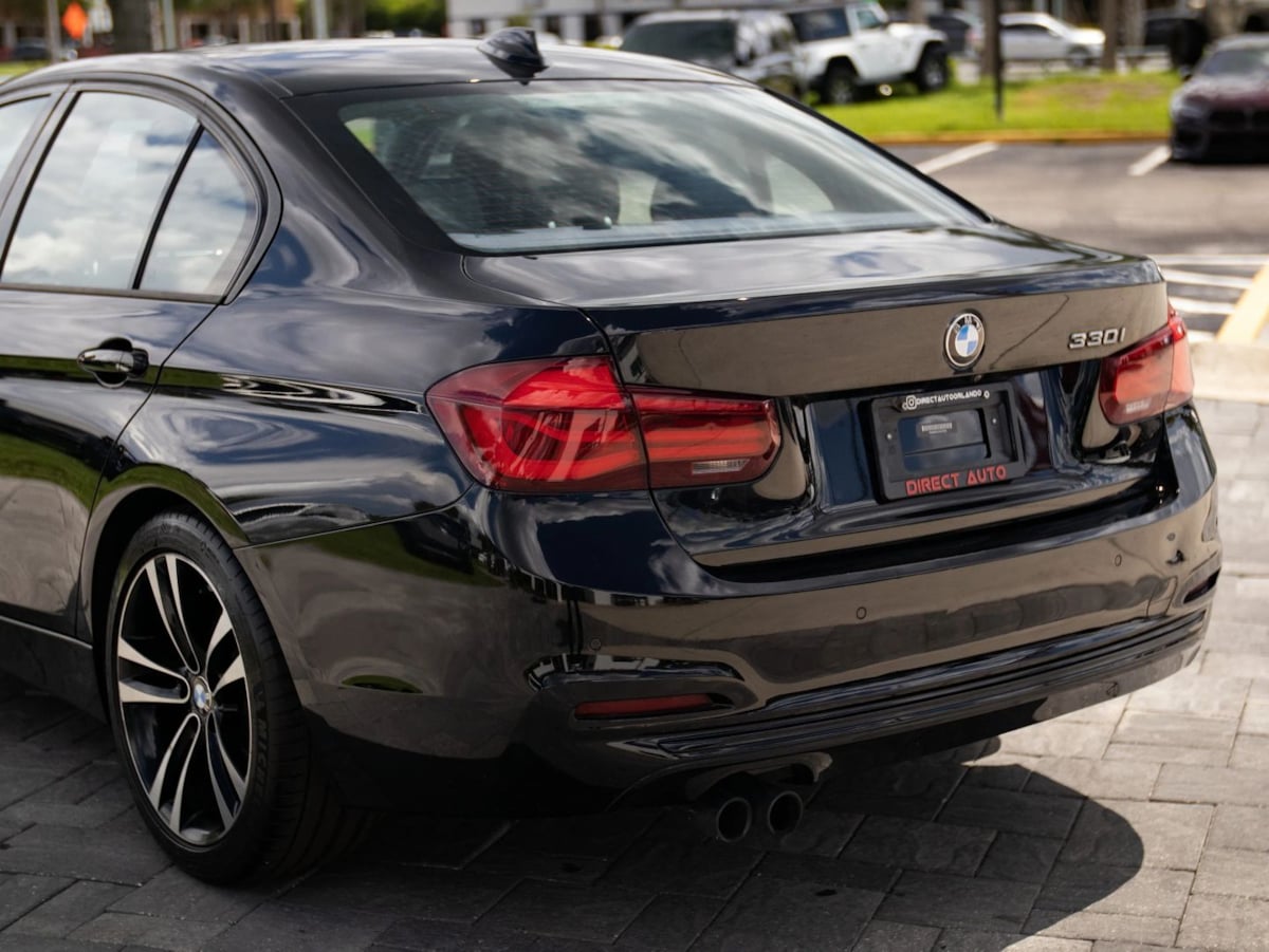 BMW 3 Series photo 9