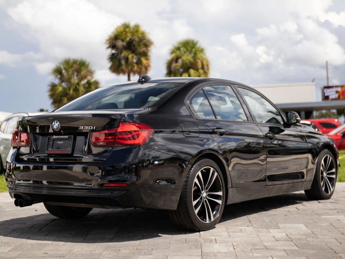 BMW 3 Series photo 11