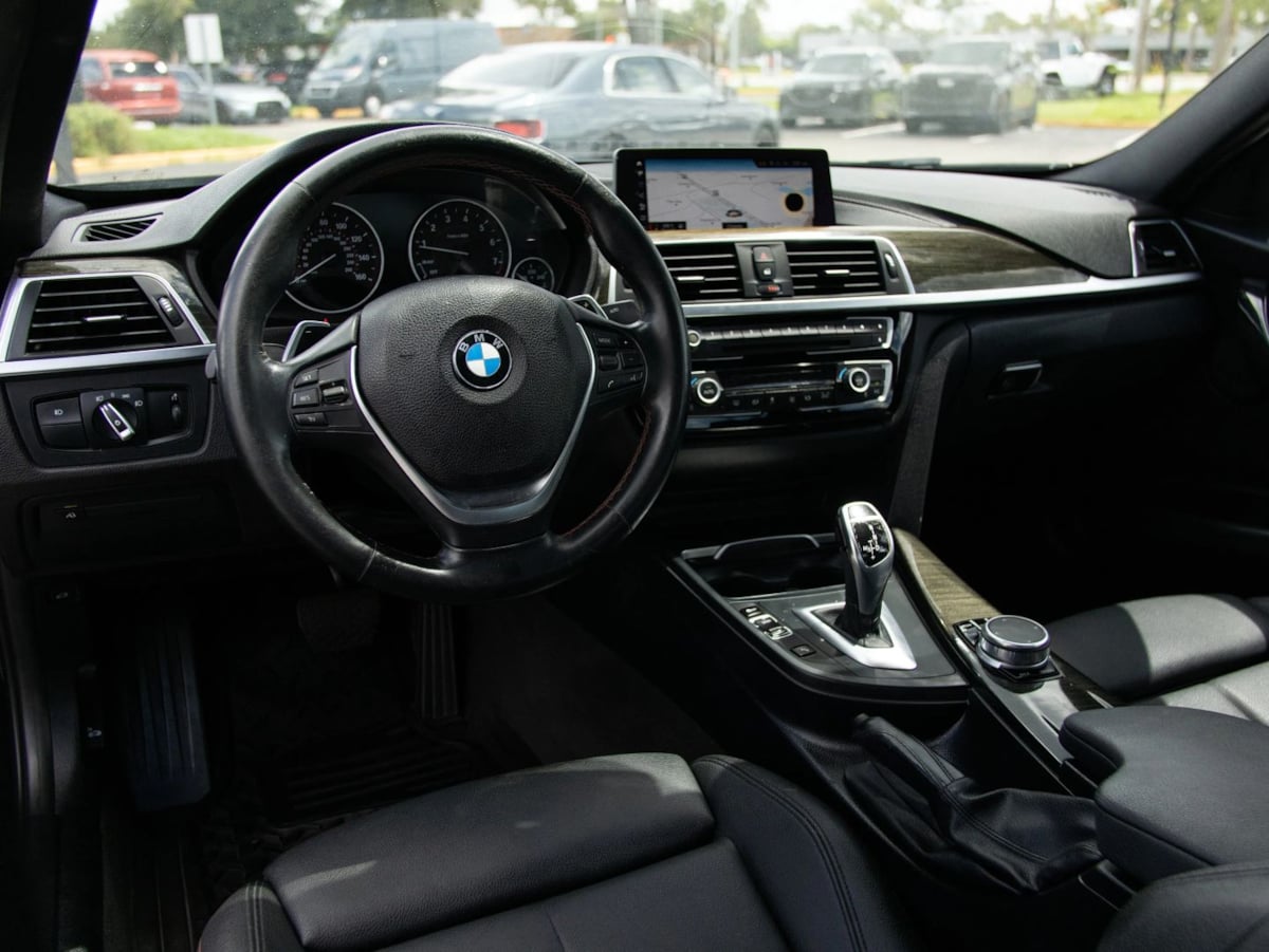 BMW 3 Series photo 13