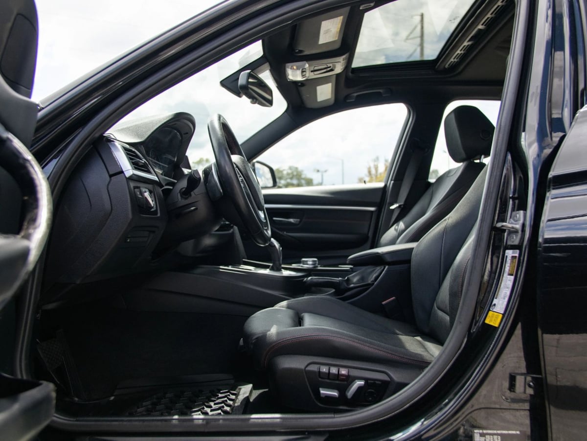 BMW 3 Series photo 14