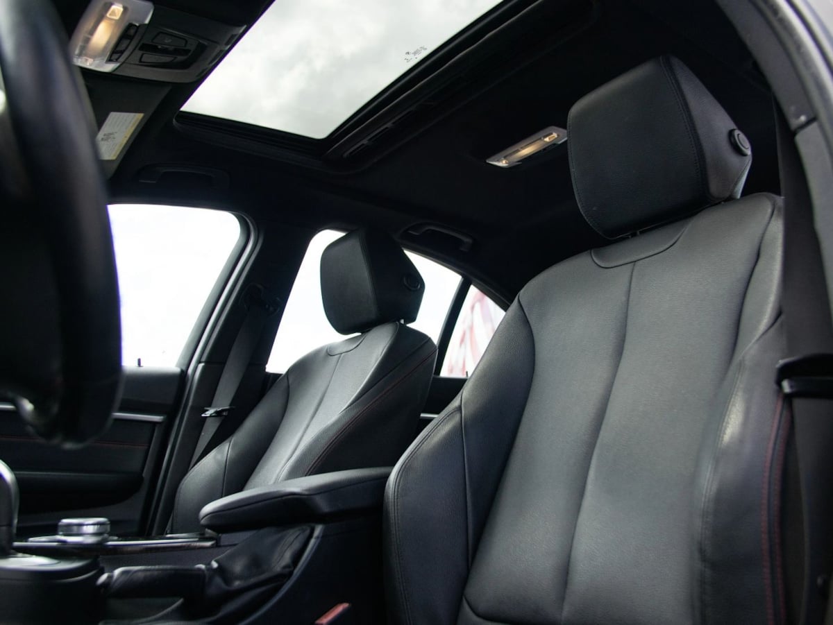 BMW 3 Series photo 15