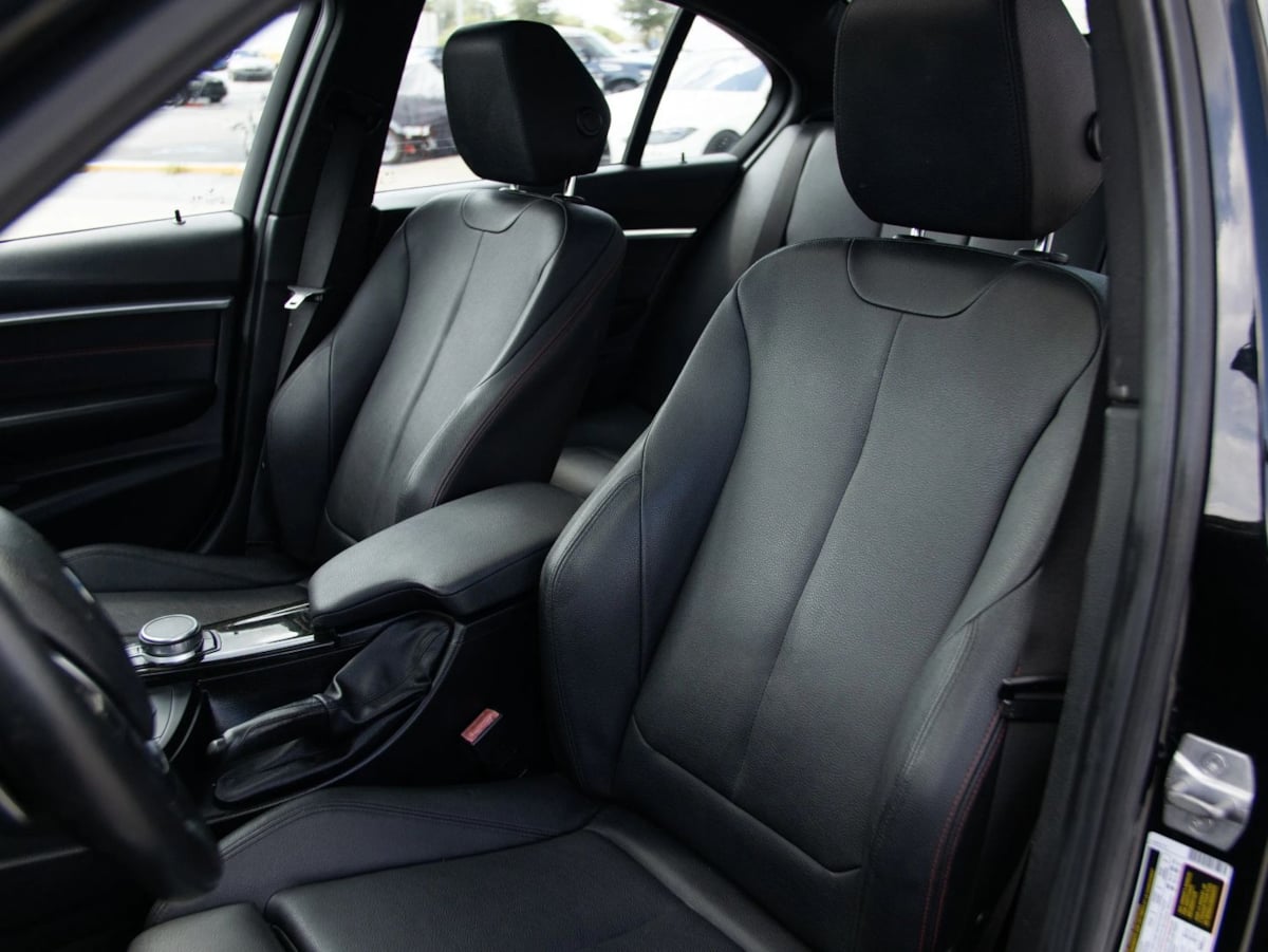 BMW 3 Series photo 16