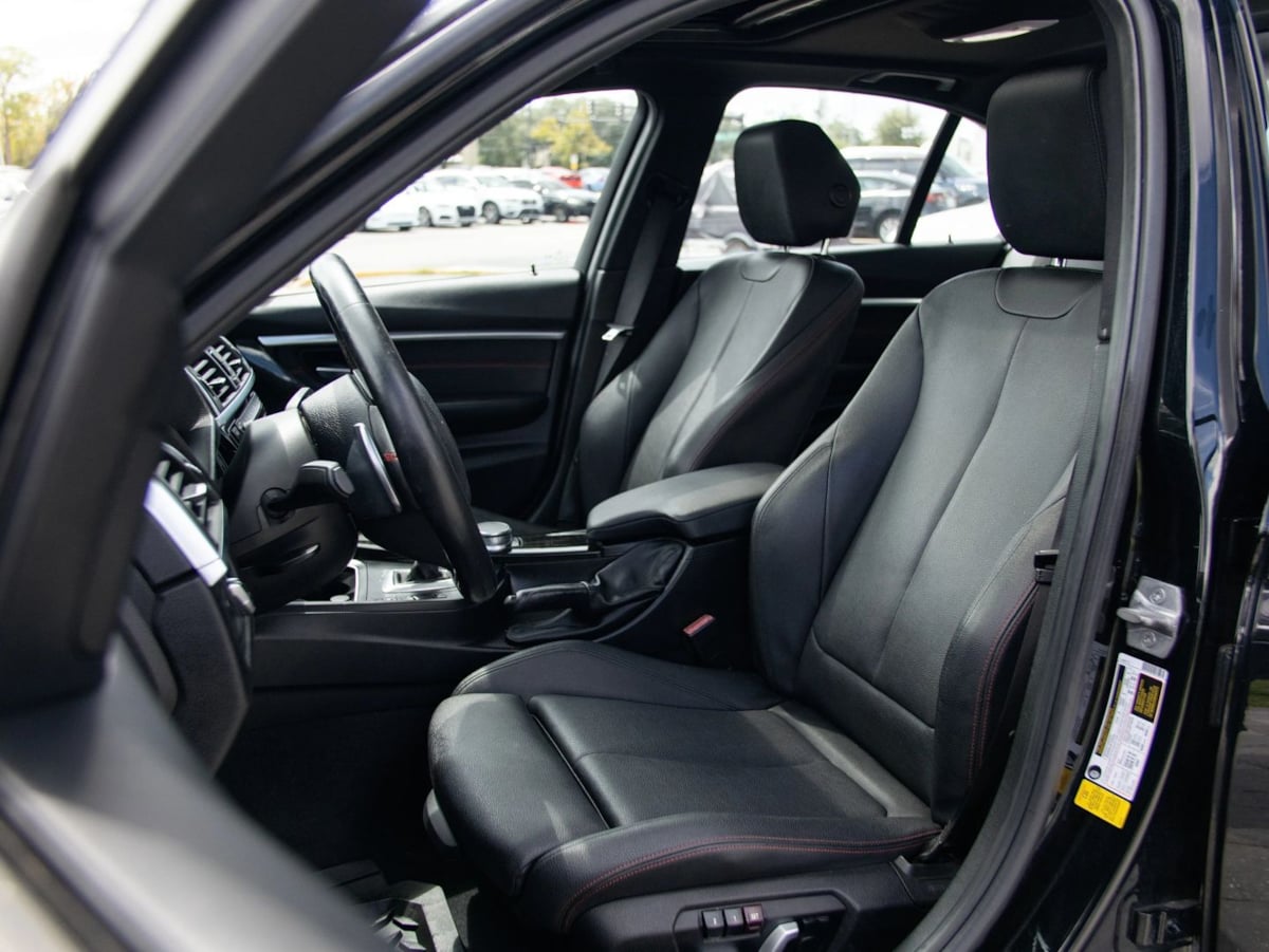BMW 3 Series photo 17