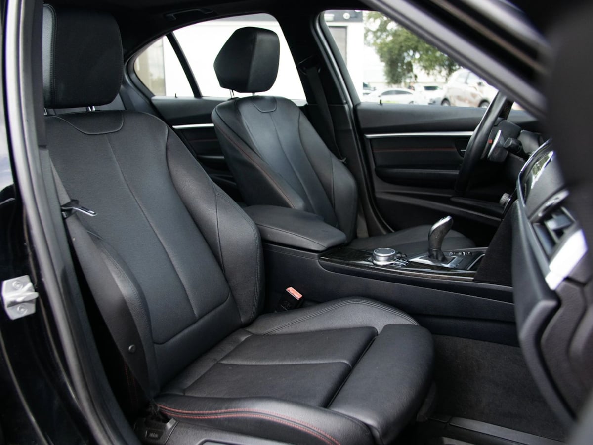 BMW 3 Series photo 18