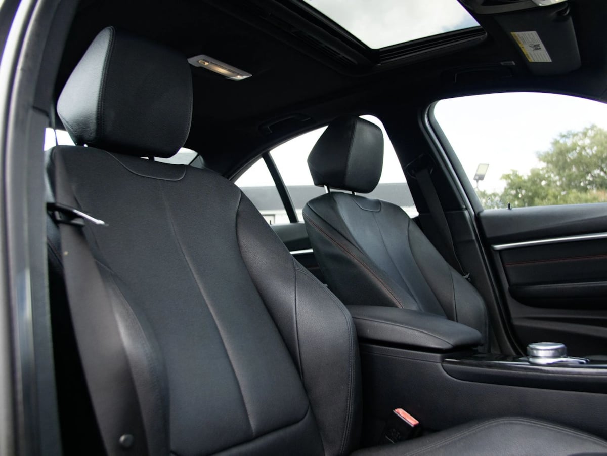 BMW 3 Series photo 19