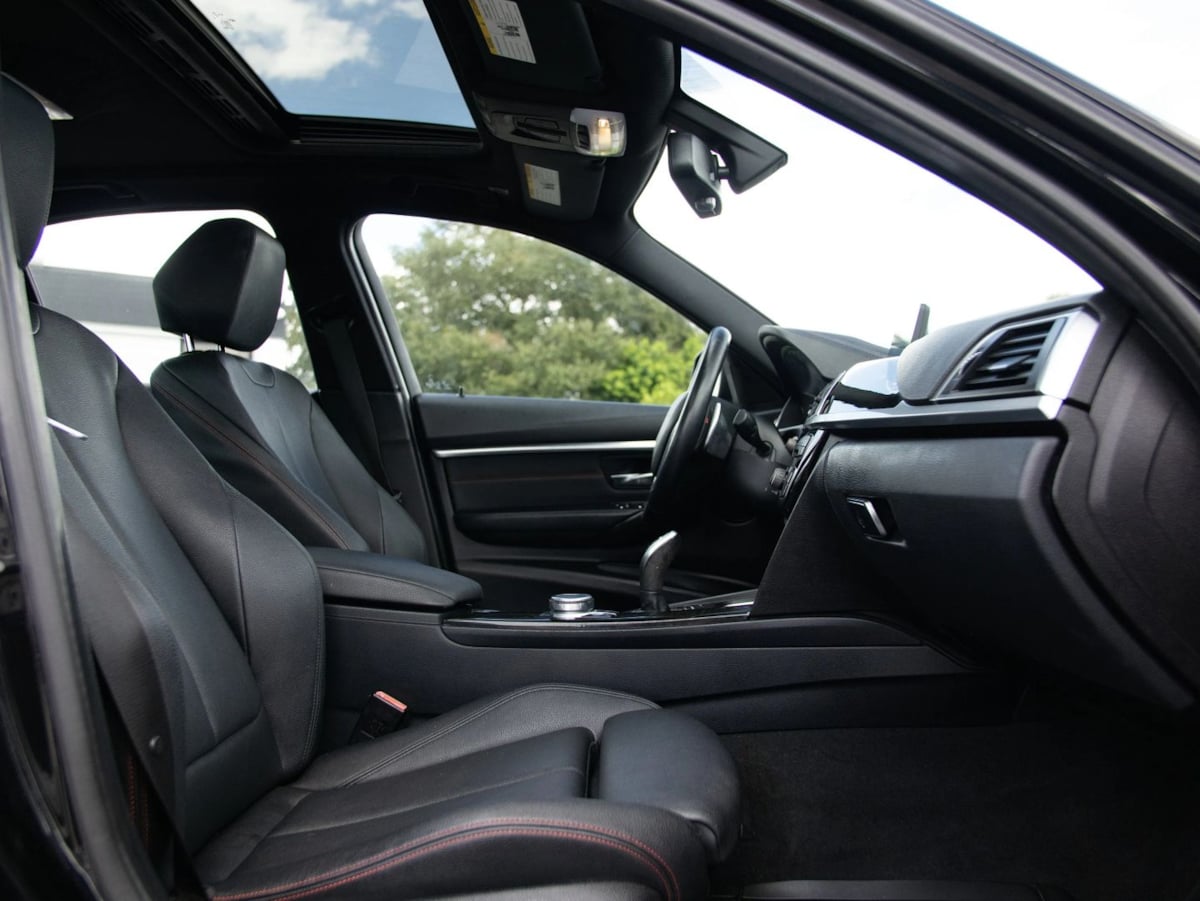 BMW 3 Series photo 20