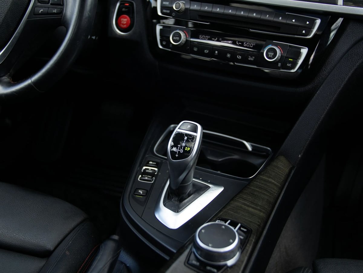 BMW 3 Series photo 30