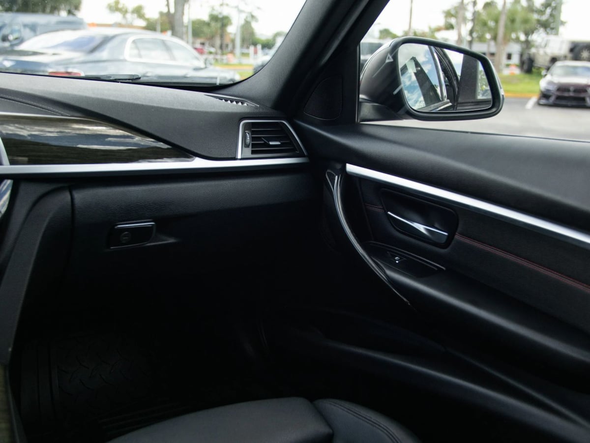 BMW 3 Series photo 31