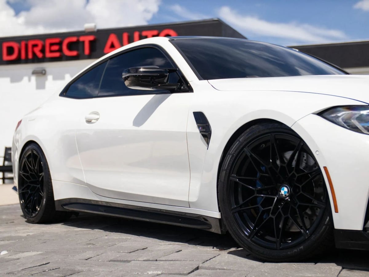 BMW M4 photo 3