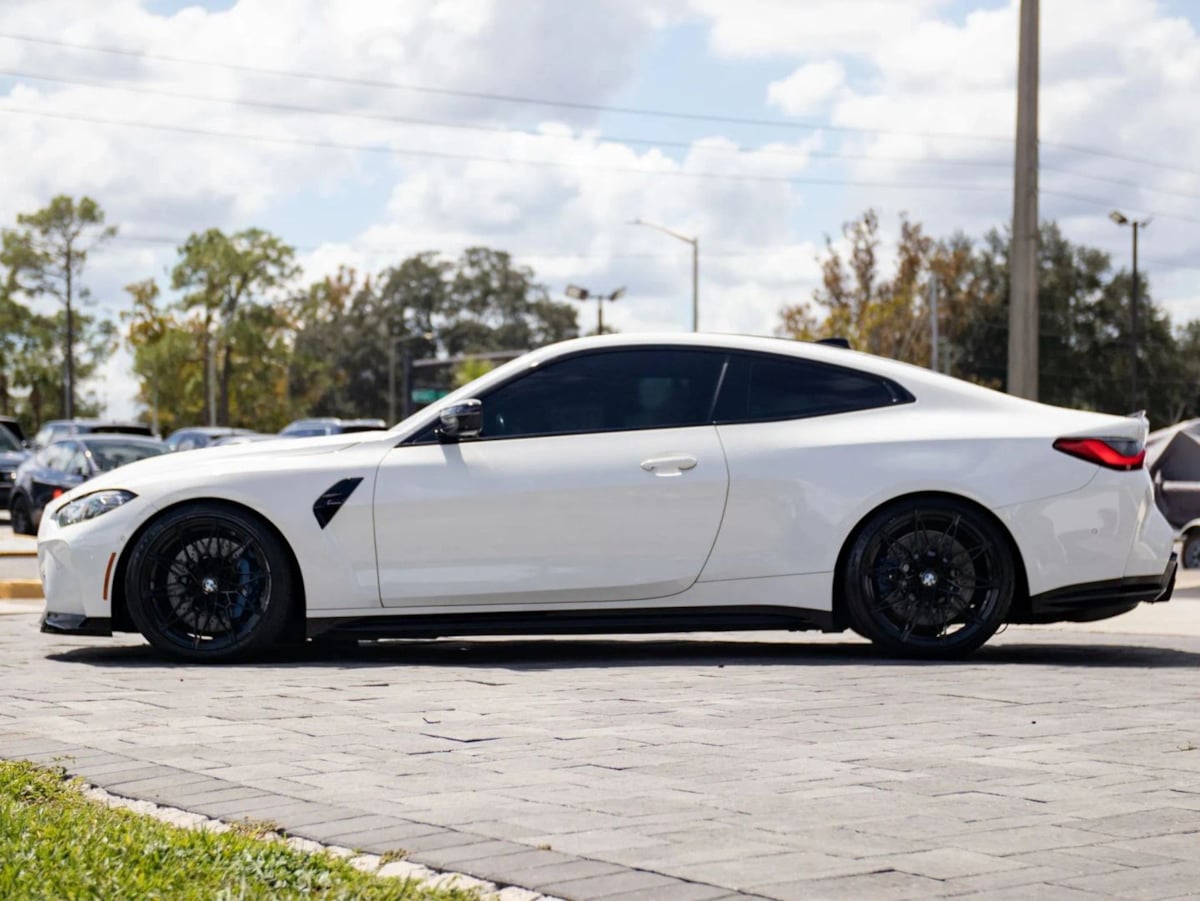BMW M4 photo 9