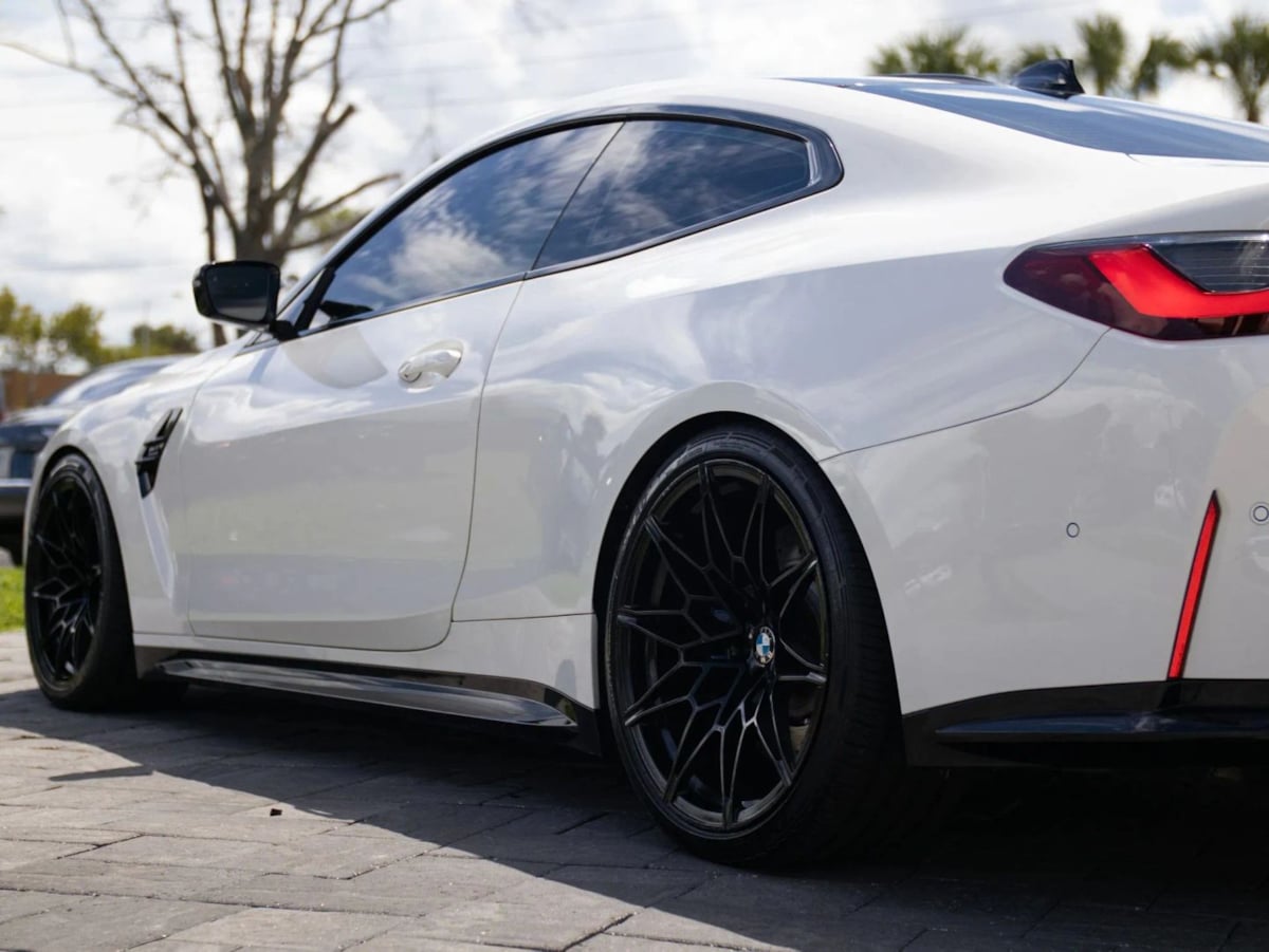 BMW M4 photo 10