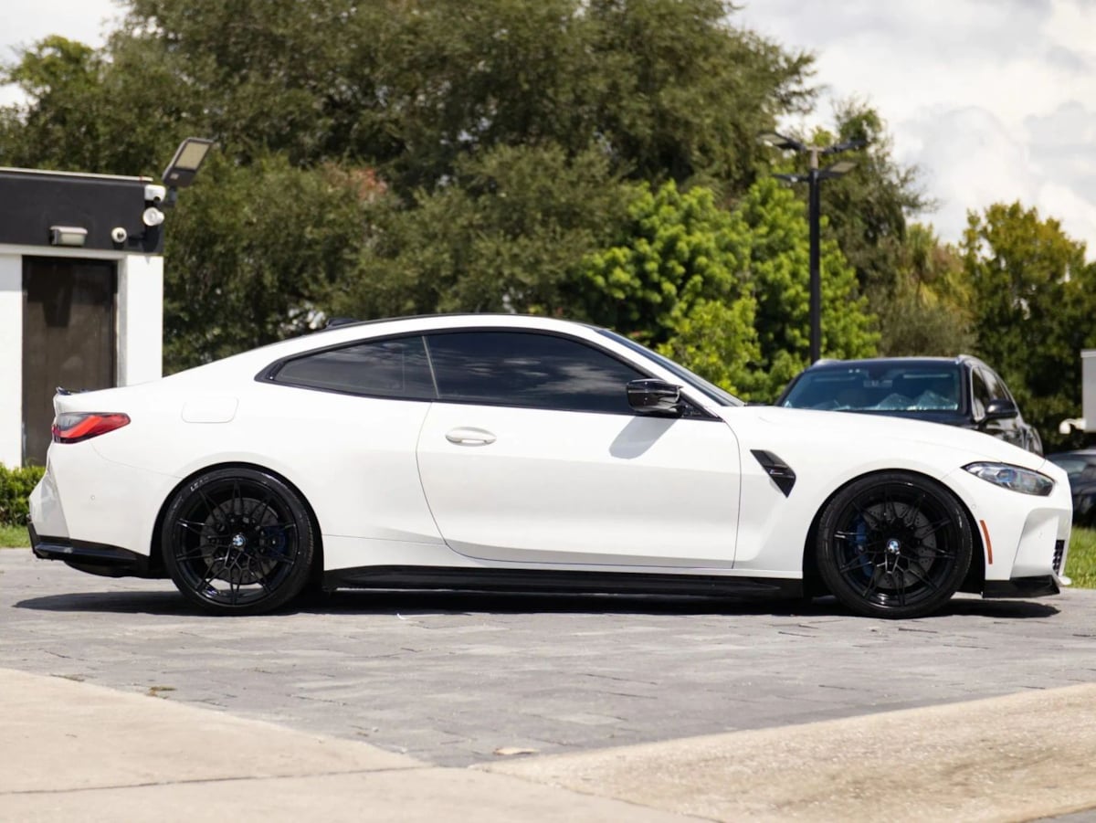 BMW M4 photo 21